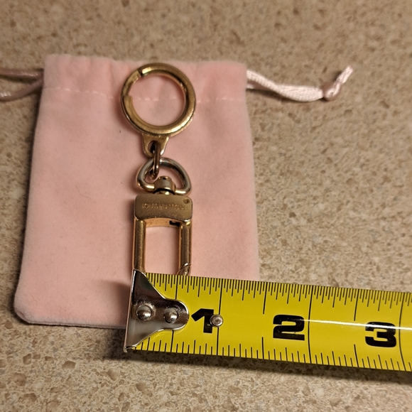Louis Vuitton Metal Ring Keychain - Picture 4 of 5